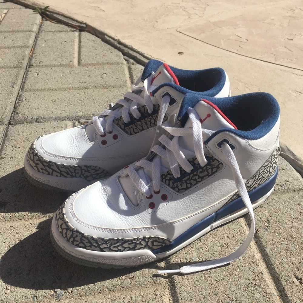 TRUE BLUE 3s
